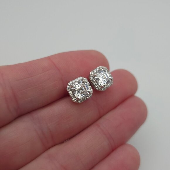 Sterling Silver Well Cut Cubic Zirconia Stud Earrings A267 - Picture 3 of 8